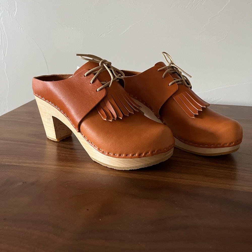 BRYR block heel with kilt NEVER WORN